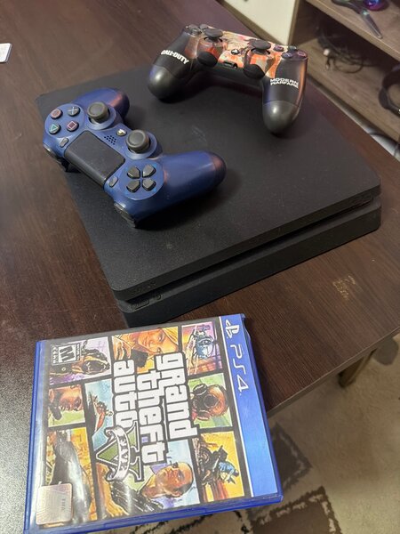 Console PS4 avec manettes