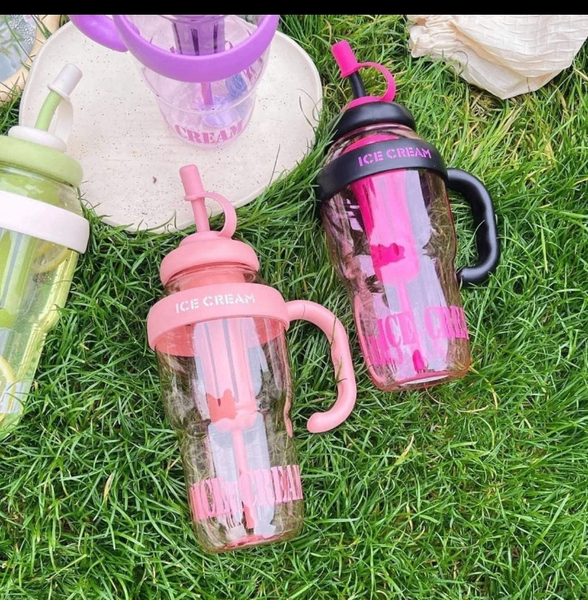 Bouteille réutilisable avec paille