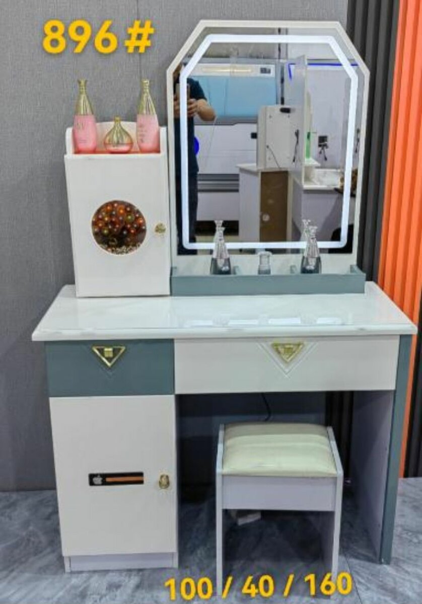 Light dressing mirror