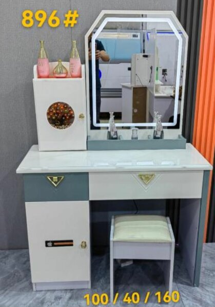 Light dressing mirror