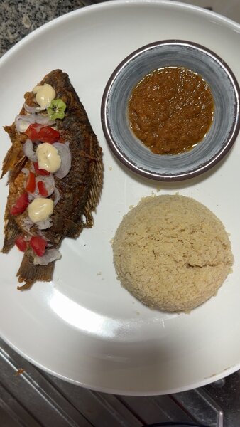 Plat de poisson frit exotique