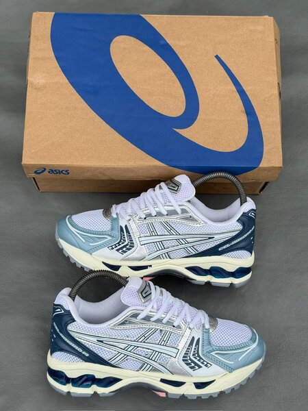 ASICS Sneakers