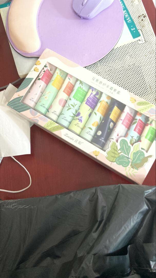 Tongue scrapper, Tongue brushes available