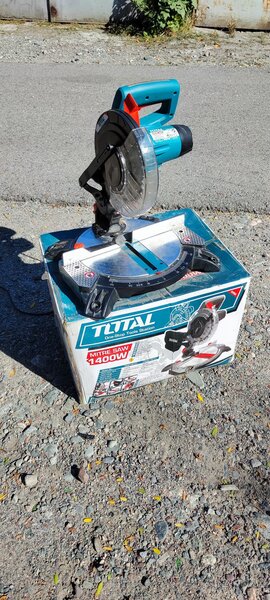 Углорез (торцовочная пила) TOTAL 1400W TS42142101