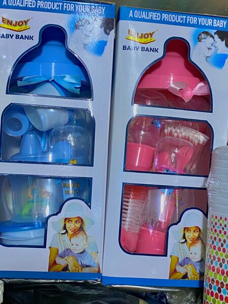 Baby feeding bottles set