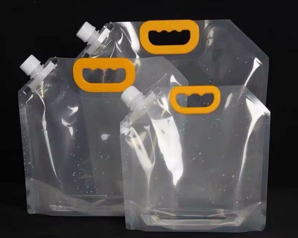 Sacs pliables avec bec verseur