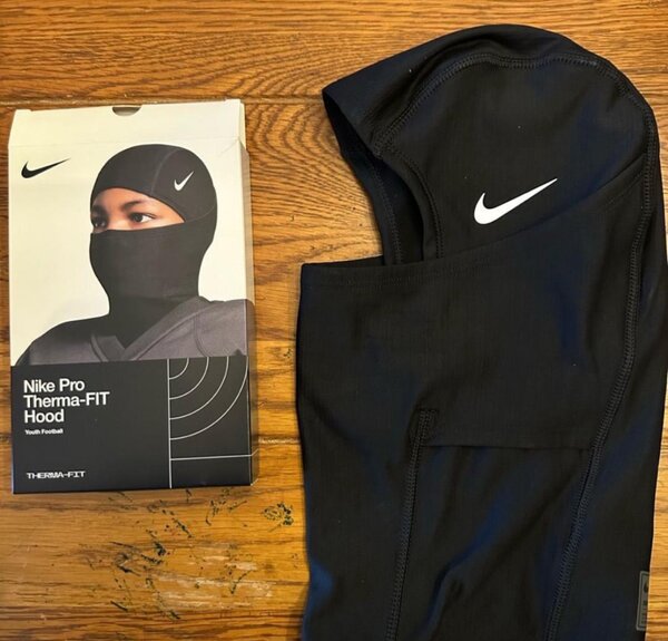 Nike Pro Therma-FIT Hood