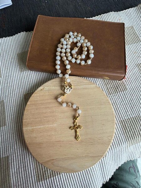 Chapelet perles blanches élégantes