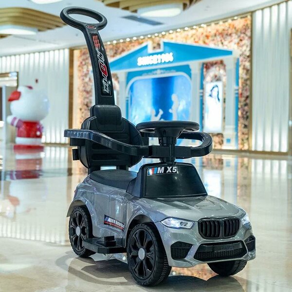 Voiture à quatre roues pour enfants