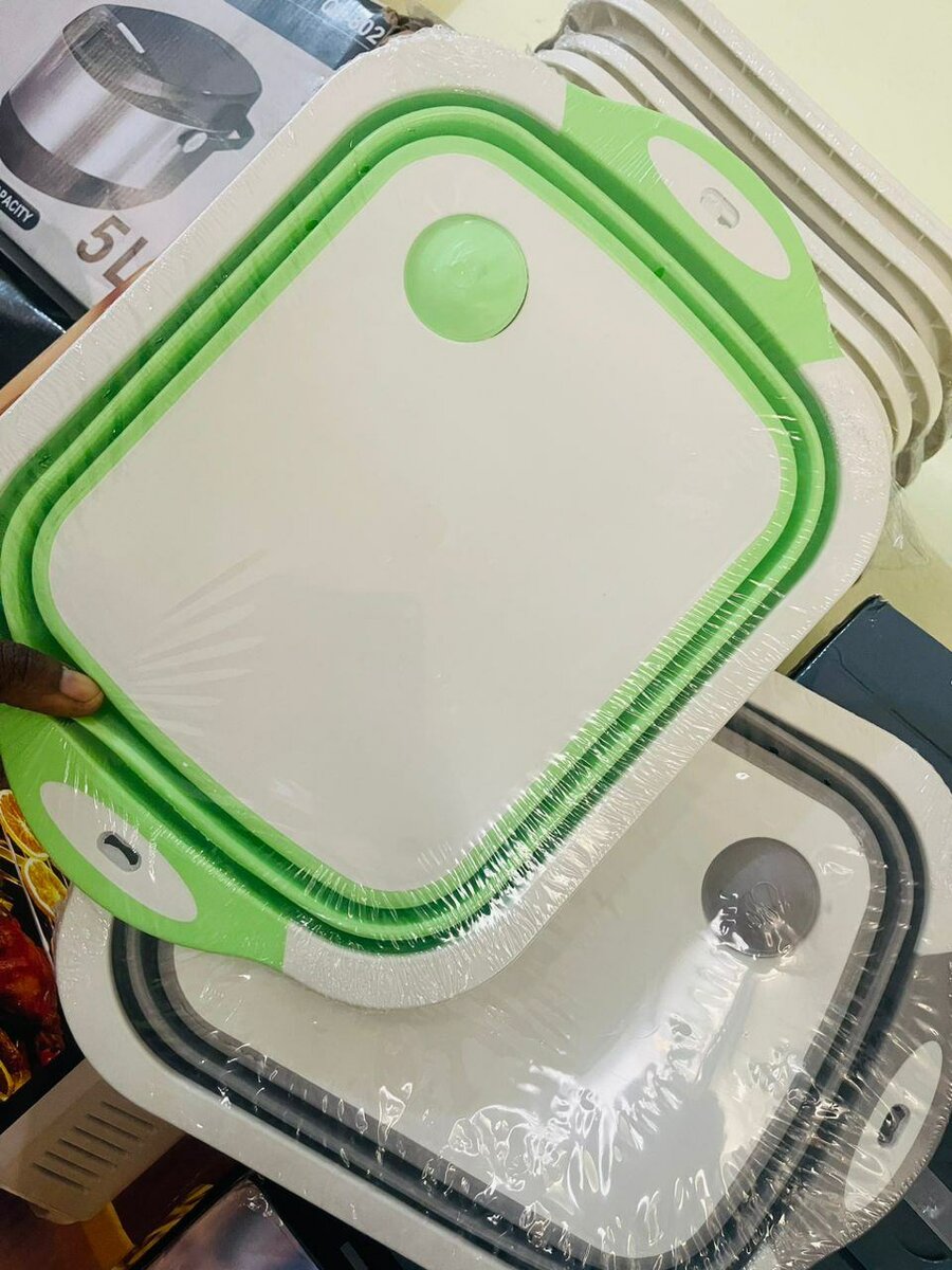 Foldable chopping board