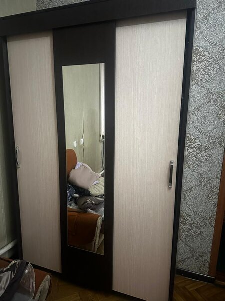1 Шкаф купе 11000 сом. 3 обычных шкафа по 5000