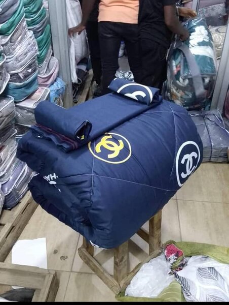 1 Duvet ,2 pillow cases and 1 flat sheet with print