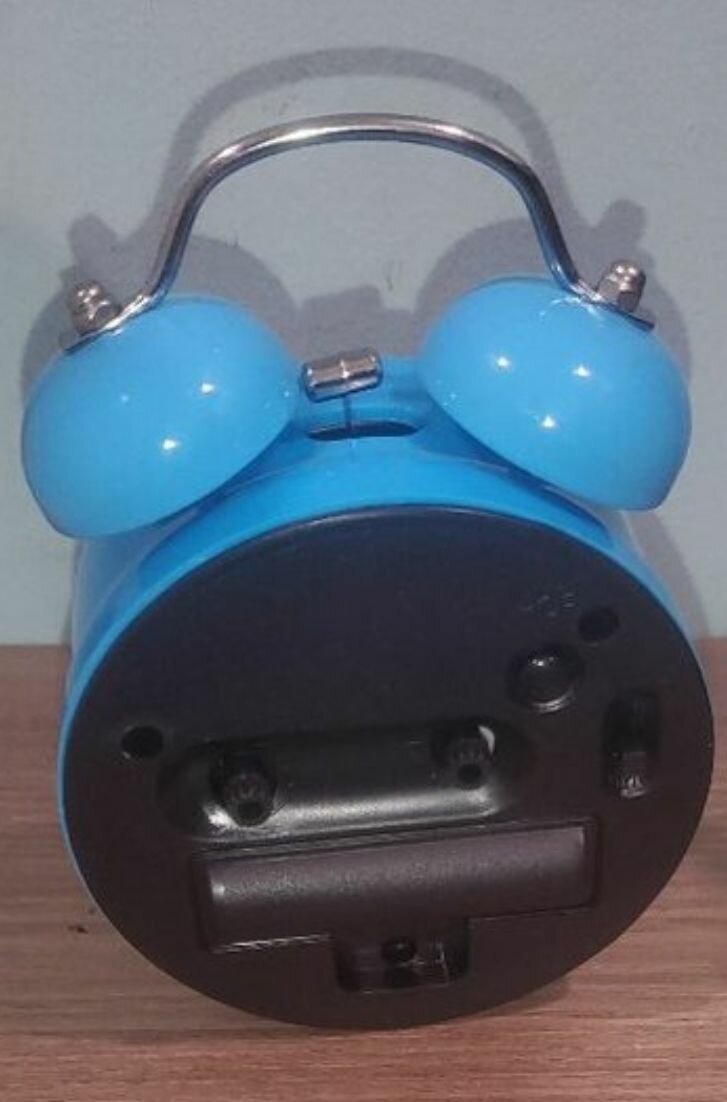 Réveil classique bleu métallique