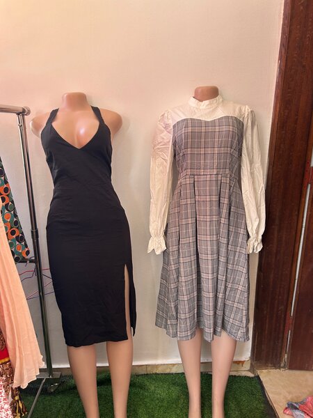 Robe élégante noire et beige