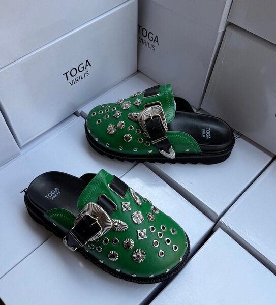 Sabots stylés avec ornement