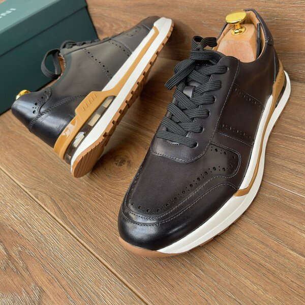 Sneakers en cuir noir élégants