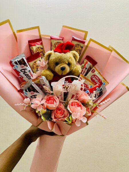 Bouquet cadeau en peluche et bonbons
