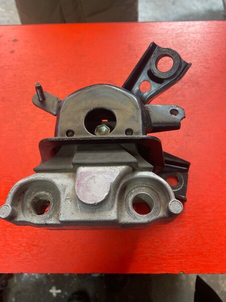 Подушка двигателя