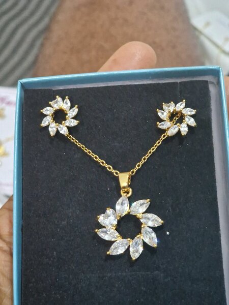 Ensemble Bracelet et Boucles D'Oreilles en Cristal