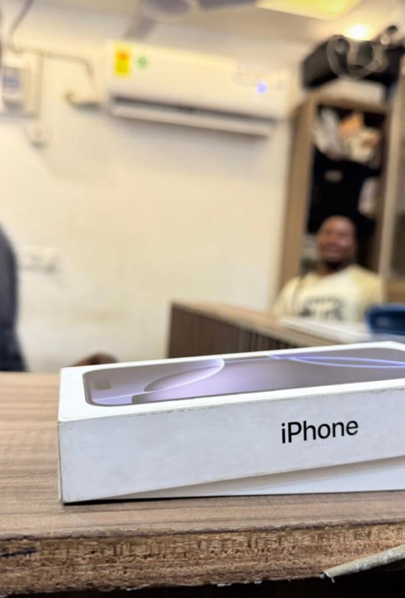  iPhone 16 Pro Max 256GB eSIM Locked (Black & Natural