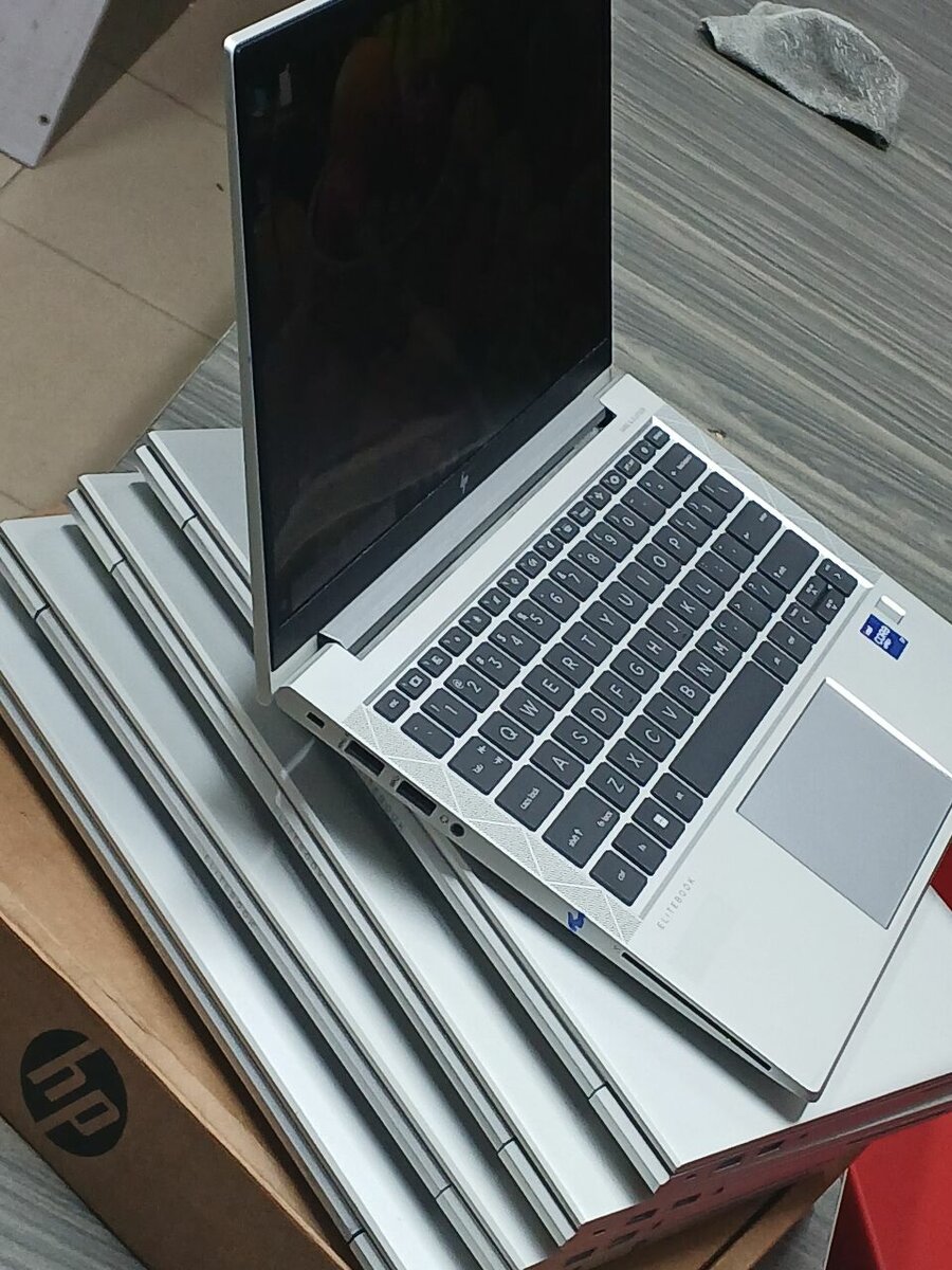 HP ELITEBOOK 830 G8