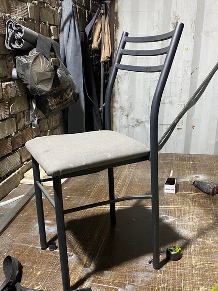 Металлическая стулья