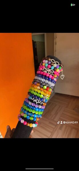 Bracelet et bôme à lèvres