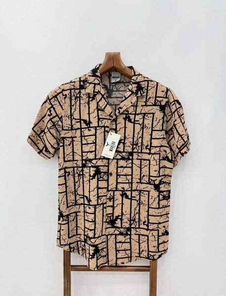 Chemise à motifs abstraits