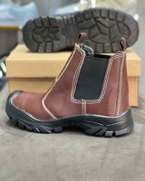 Men's leather boots