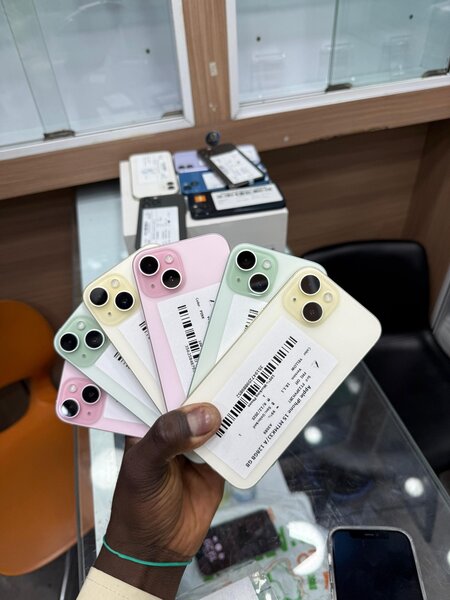 iPhone 15 - Couleurs Variées