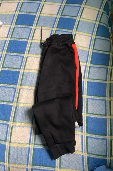 Pantalon de jogging noir rouge