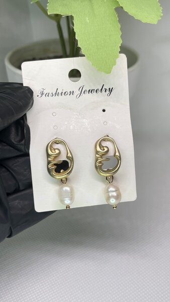 Statement earring