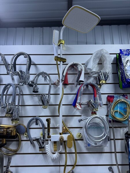 Стоячий душ хорошего качества, есть расцветки  цена 4500