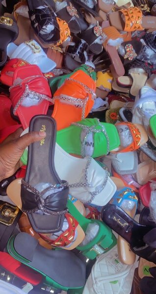 Sandales élégantes en couleurs vives