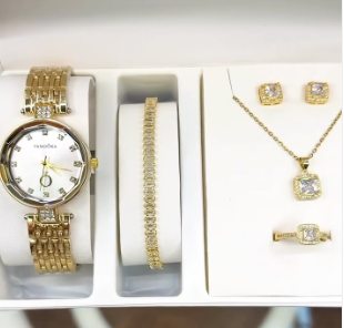 Комплект с наручными часами для женщин