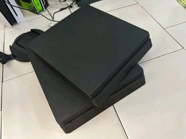 PlayStation 4 slim