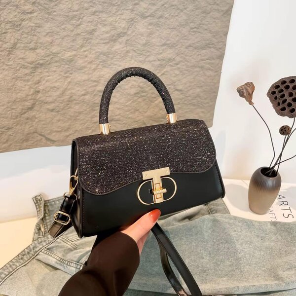 Sac à main noir élégant femme