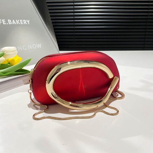 Sac à main rouge élégant