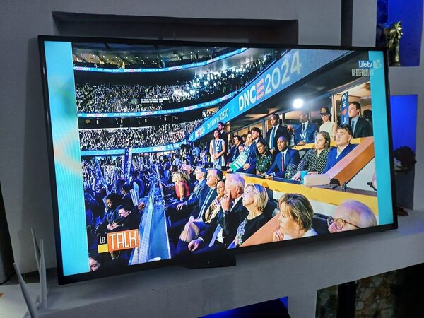 TV 50 pouce TCL décodeur intégré _ slimTV image impeccable