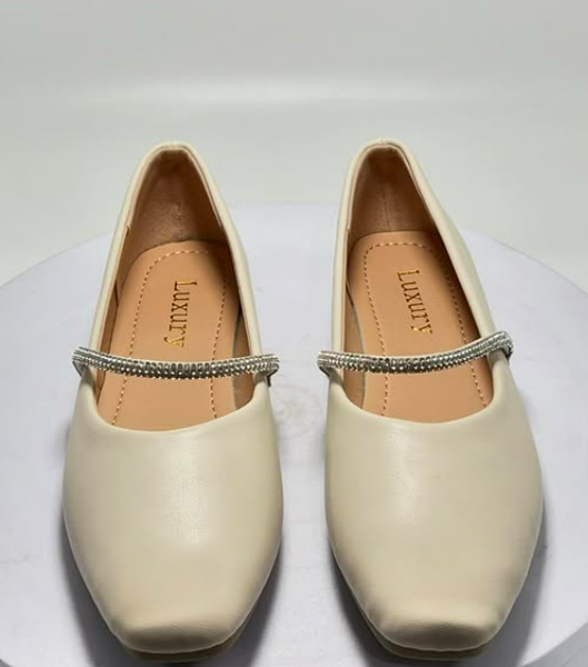 Легкая и удобная балетка с плоской подошвой и округлым носком, которая идеально подходит для повседневной носки.🤩