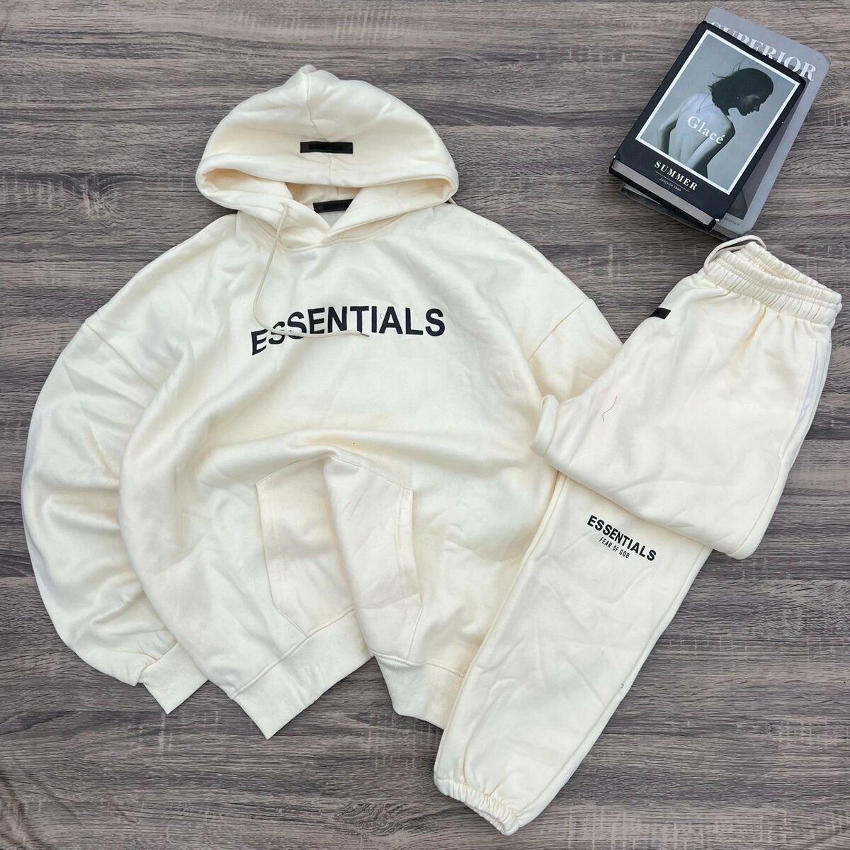 ESSENTIALS TOP AND DOWN