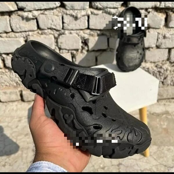 Crocs, Birkenstock, sneakers