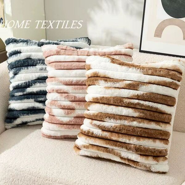Coussins décoratifs en fausse fourrure