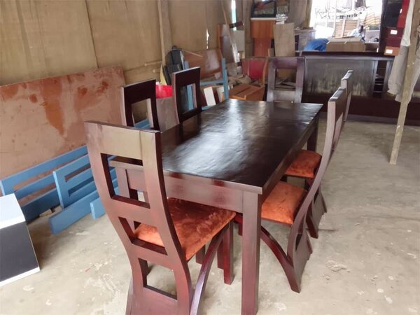 Ensemble Table et Chaises en Bois
