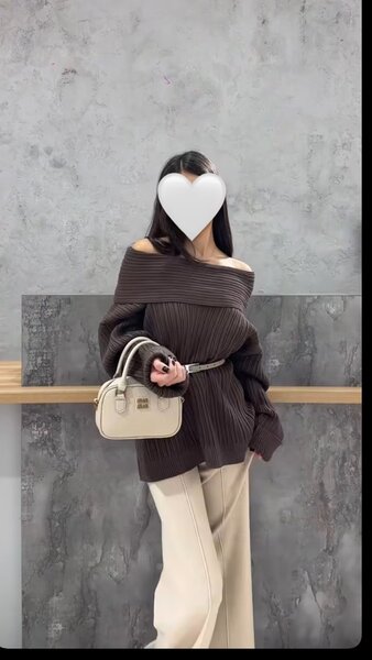 свитер с открытыми плечиками