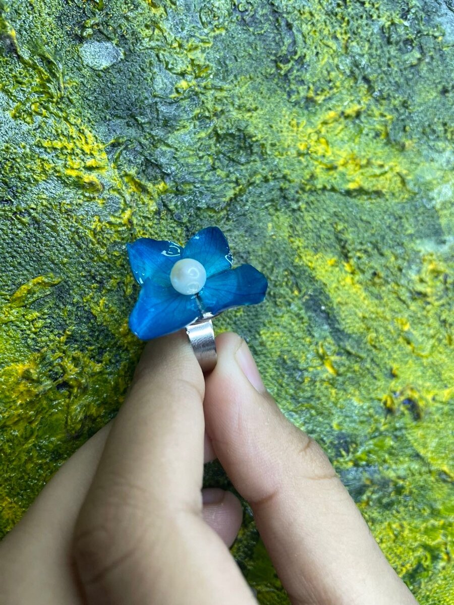 Fresh flowers resin preserved ring