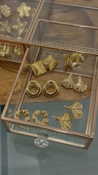 Elegant Gold Earrings Set