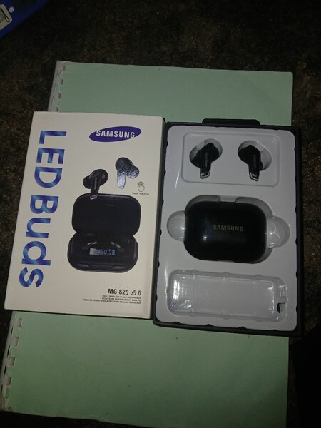 Écouteurs Samsung LED Buds