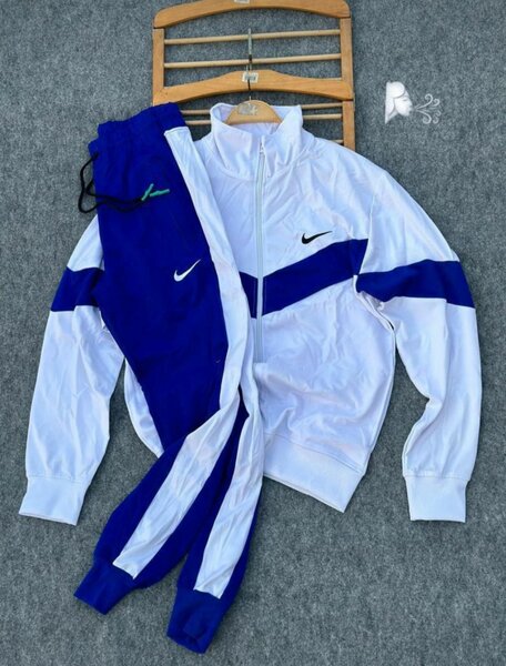 Complet pull NIKE