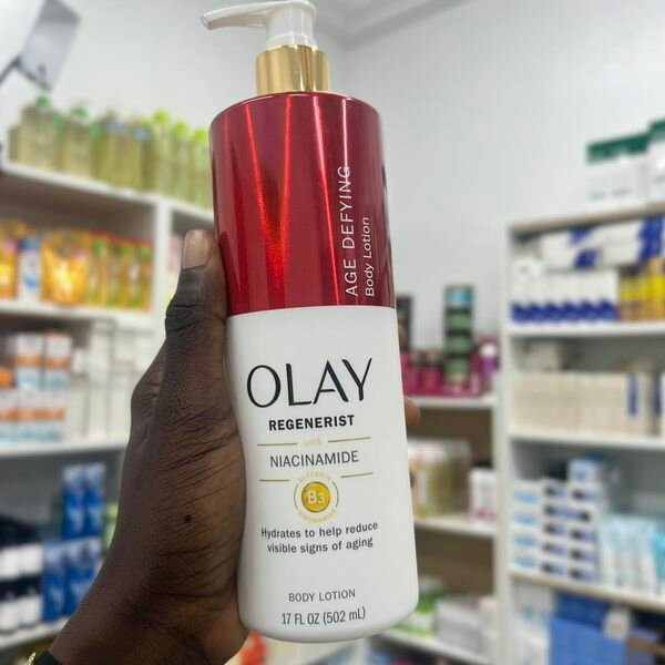 laits de corps clarifiants de Olay Niacinamide